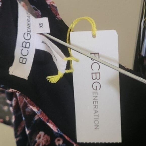 BCBGeneration Short Sleeve Dress Brand New With Tags - Picture 3 of 3